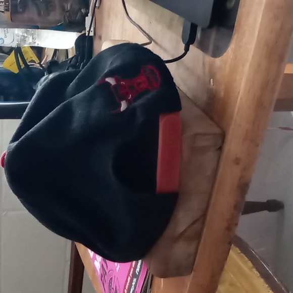 A Chicago Bulls hat - Picture 4 of 4